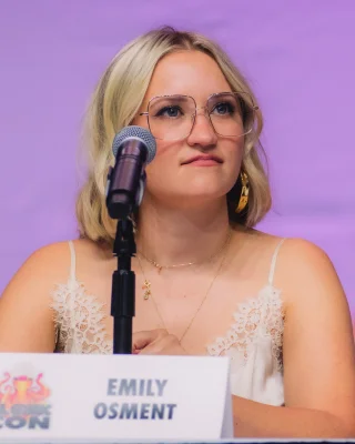 Emily Osment height profile photo