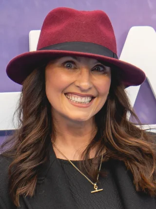 Emma Barton height profile photo