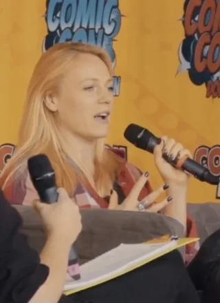 Emma Bell height profile photo
