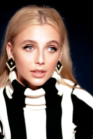 Emma Chamberlain height profile photo
