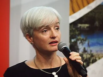 Emma Johnston height profile photo