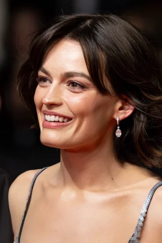 Emma Mackey height profile photo