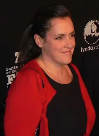 Emma Thomas height profile photo