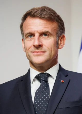 Emmanuel Macron height profile photo