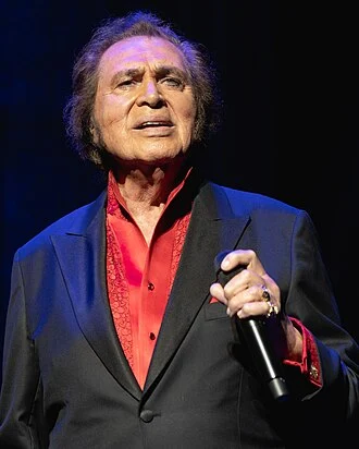 Engelbert Humperdinck (singer) height profile photo