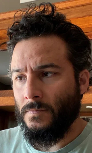 Ennis Esmer height profile photo