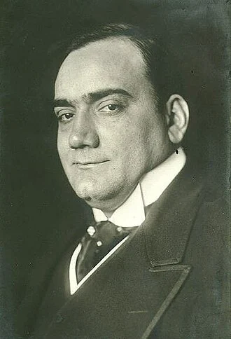 Enrico Caruso height profile photo