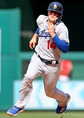 Enrique Hernández (baseball) height profile photo