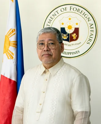 Enrique Manalo height profile photo