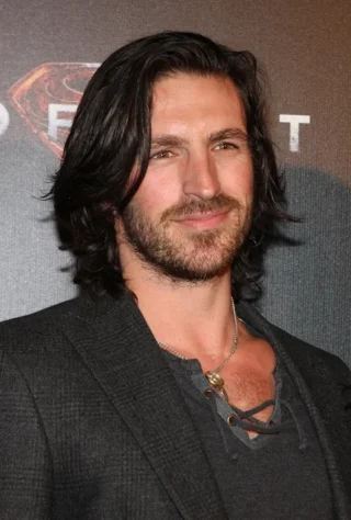 Eoin Macken height profile photo