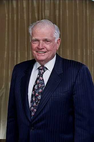 Eric Hilton height profile photo