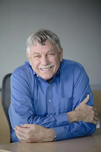 Eric Lander height profile photo