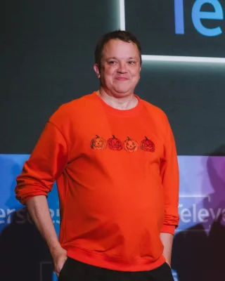 Eric Millegan height profile photo