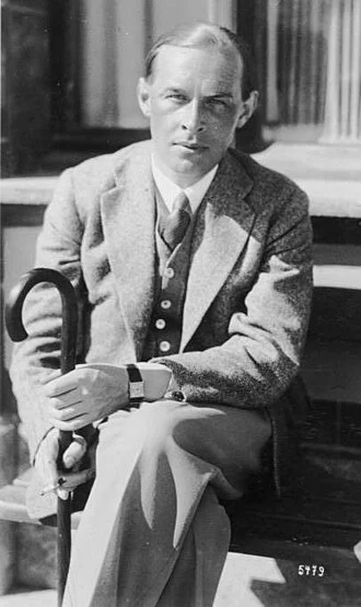 Erich Maria Remarque height profile photo