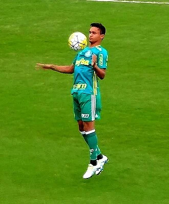 Erik (footballer, born 1994) height profile photo