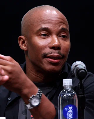 Erik King height profile photo
