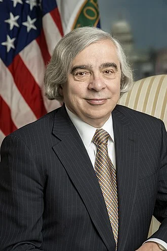 Ernest Moniz height profile photo