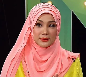 Erra Fazira height profile photo