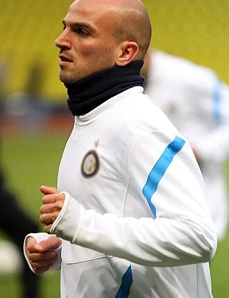 Esteban Cambiasso height profile photo