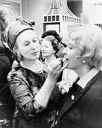 Estée Lauder (businesswoman) height profile photo