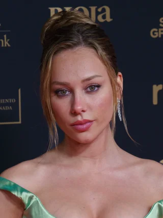 Ester Expósito height profile photo