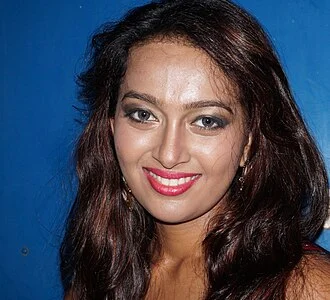 Ester Noronha height profile photo