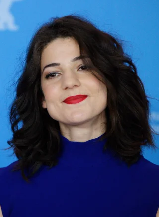 Esther Garrel height profile photo