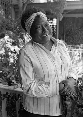Esther Rolle height profile photo