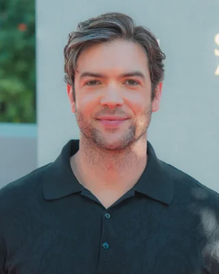 Ethan Peck height profile photo