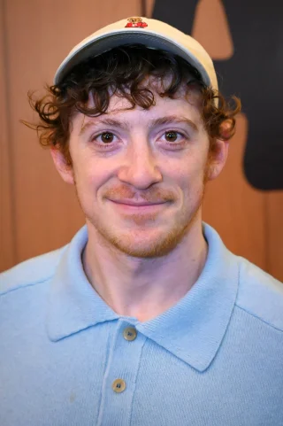 Ethan Slater height profile photo