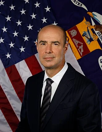 Eugene Scalia height profile photo