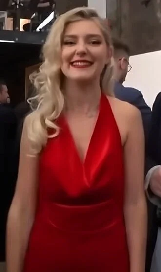 Eva Elfie height profile photo