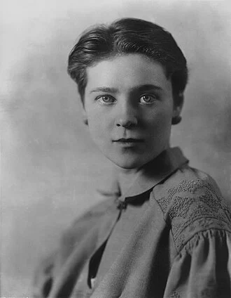 Eva Le Gallienne height profile photo