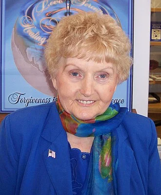 Eva Mozes Kor height profile photo