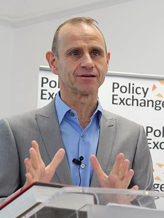 Evan Davis height profile photo