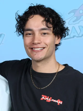 Evan Evagora height profile photo
