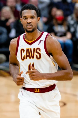 Evan Mobley height profile photo