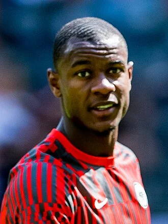 Evan Ndicka height profile photo