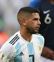 Éver Banega height profile photo