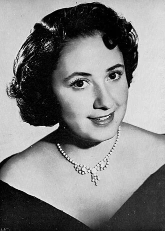 Evita Muñoz height profile photo