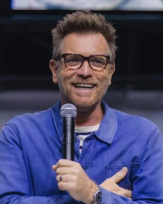 Ewan McGregor height profile photo