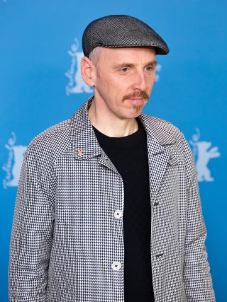 Ewen Bremner height profile photo