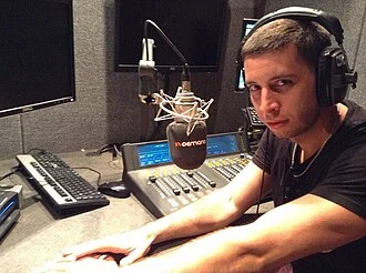Example (musician) height profile photo
