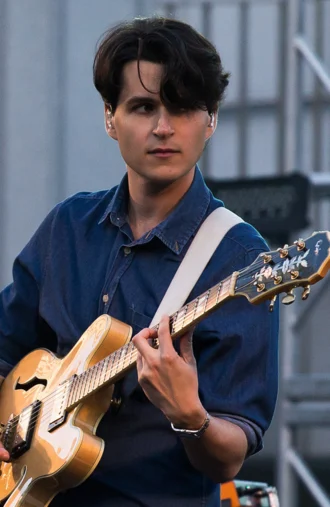 Ezra Koenig height profile photo