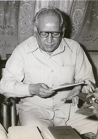 Faiz Ahmad Faiz height profile photo