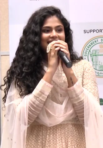 Faria Abdullah height profile photo