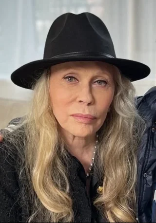 Faye Dunaway height profile photo