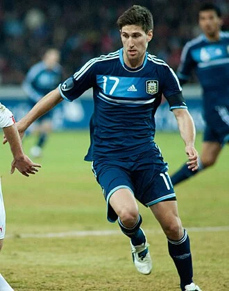 Federico Fernández (footballer) height profile photo