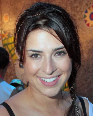 Fernanda Paes Leme height profile photo