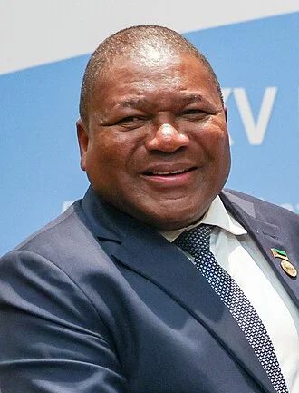 Filipe Nyusi height profile photo